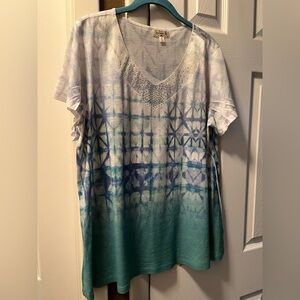 One World Women's Blue and White Top